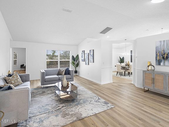 3rd image of 2051 SHERWOOD FOREST Drive