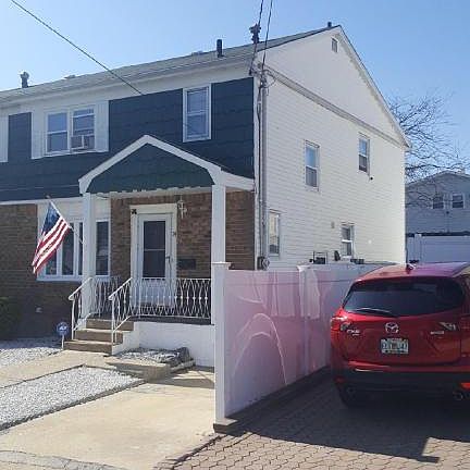 3rd image of 74 Redgrave Ave