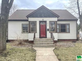 214 1st Ave SE, Sioux Center, IA 51250