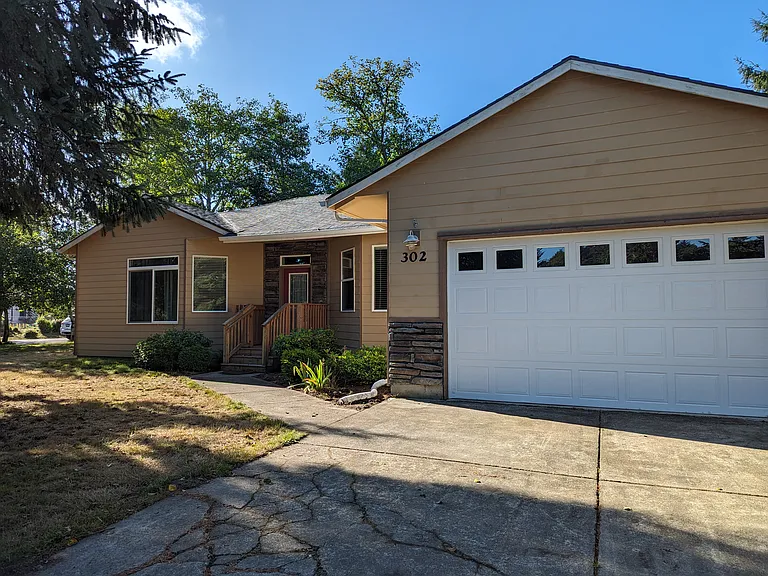 302 Lake Bay Loop SE — Photo 2