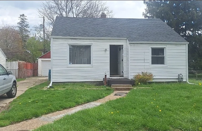 3234 Beaumont Dr — Photo 2