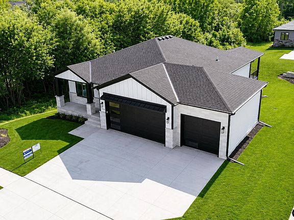 4th image of 260 S 90th St