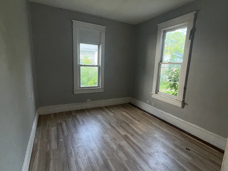 1828 E Main St — Photo 8