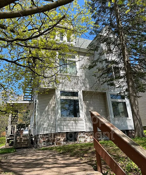 2125 E Superior St #2