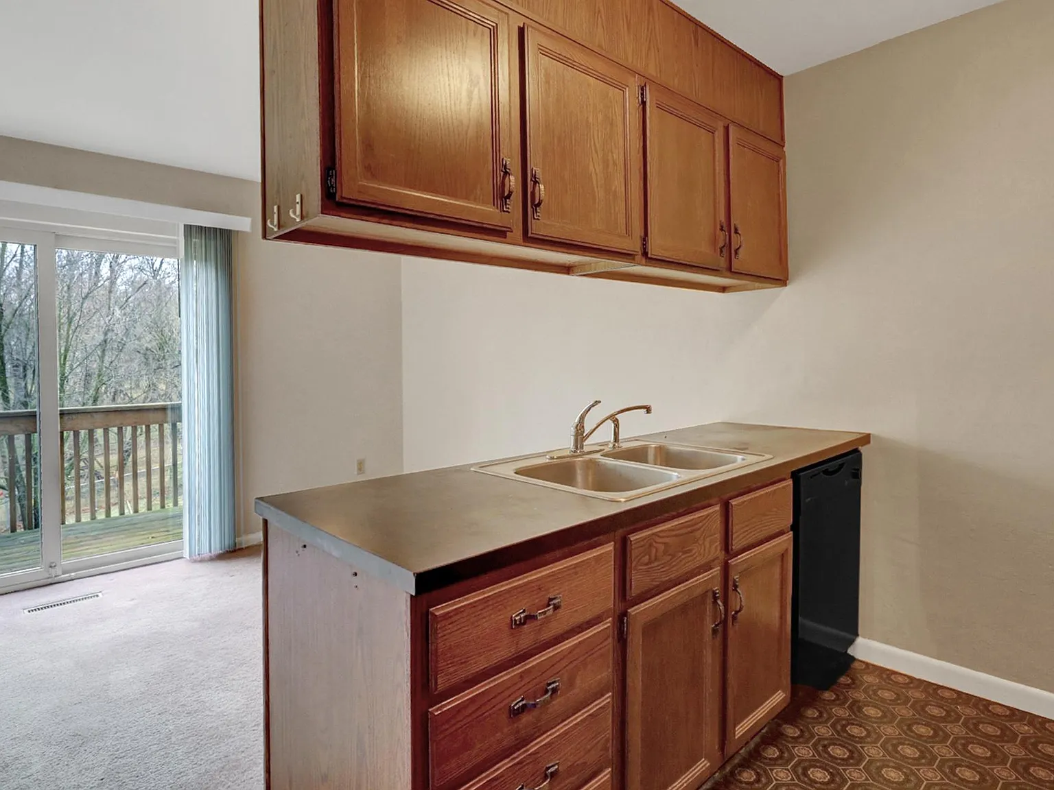 2 bed, 1.5 bath, 1900 sqft, $1,490 — Photo 3