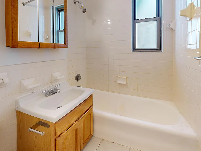 301 E 38th St #7J — Photo 17