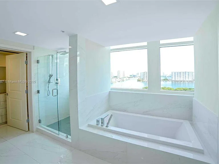 Sunny Isles Blvd — Photo 30