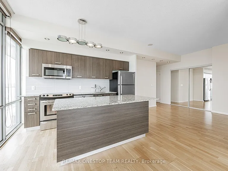 832 Bay St #4110 — Photo 11