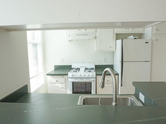 4th image of 14 N Fair Oaks Ave Suite 304