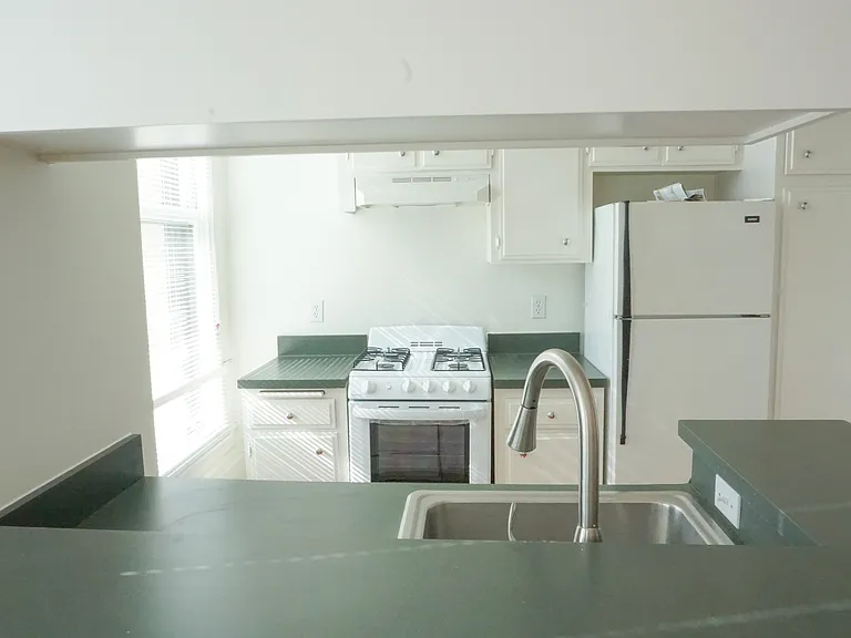 14 N Fair Oaks Ave #304 — Photo 4
