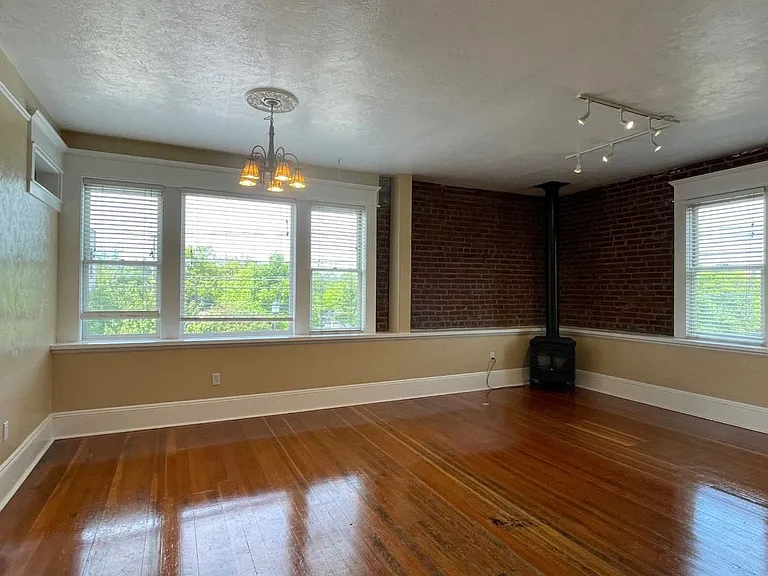 1008 N Killingsworth St #1 — Photo 3