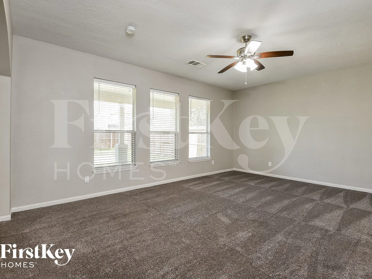 3 bed, 2.5 bath, 2077 sqft, $2,270 — Photo 3