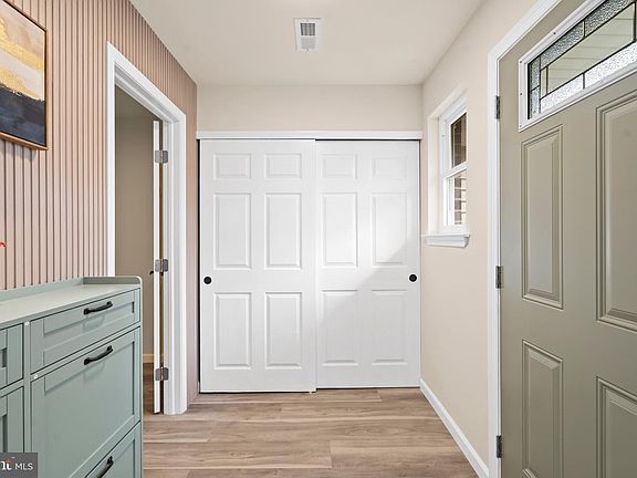 4th image of 5106 N Hunters Ct