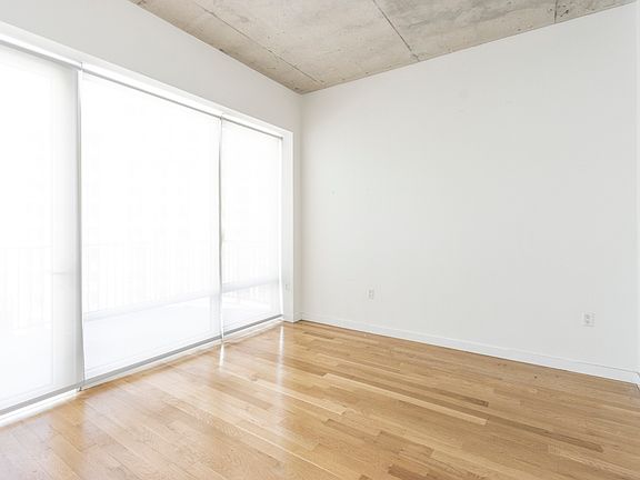 4th image of 22-22 Jackson Ave #910