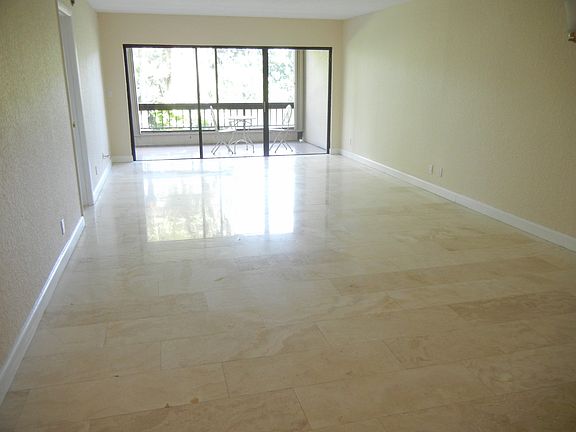 4th image of 1036 Us Highway 1 APT 126