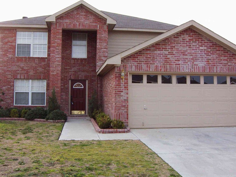 Fully updated 4BR/2.5Bath