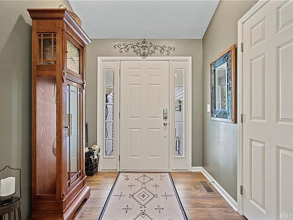4th image of 1045 Hickory Trl