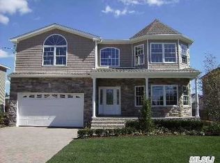 31 Alhambra Rd, Massapequa, NY 11758