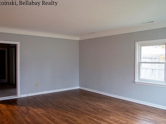 3rd image of 572 W 20th St