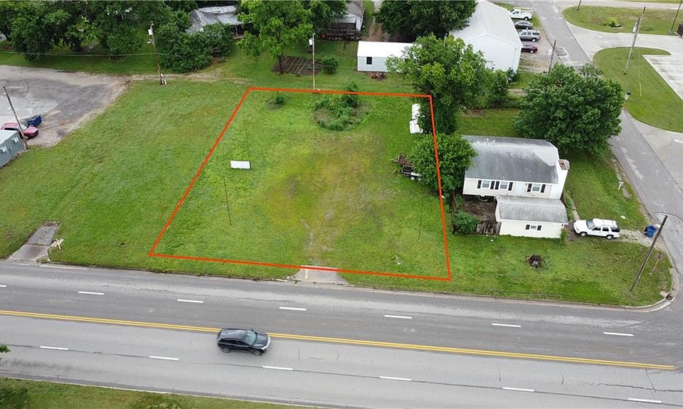 1st image of 209 & 0000 S McGee St