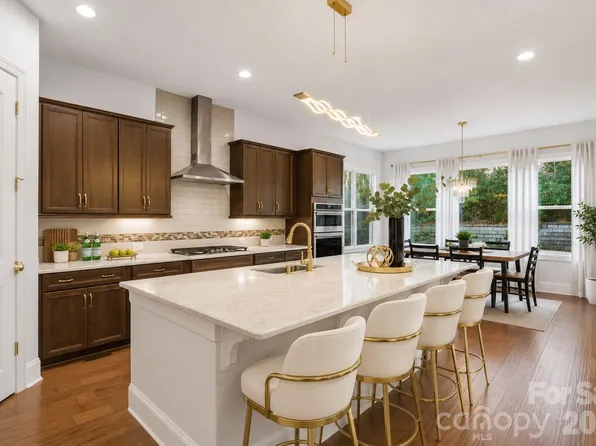 374 Hampton Trail Dr, Fort Mill, SC 29708