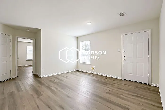 3 bed, 2.0 bath, 872 sqft, $1,149 — Photo 4