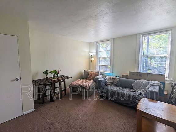 4th image of 546 Greenfield Ave APT 2