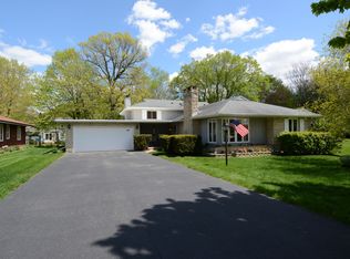 936 S Raddant Rd, Batavia, IL 60510