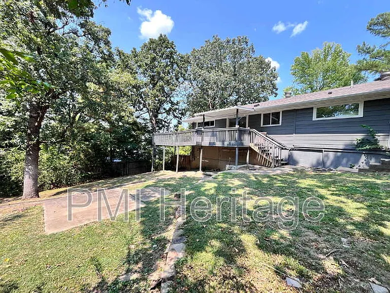 1139 N Sunset Dr — Photo 18
