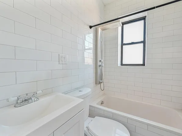 2243 Bathgate Avenue image 12 of 24