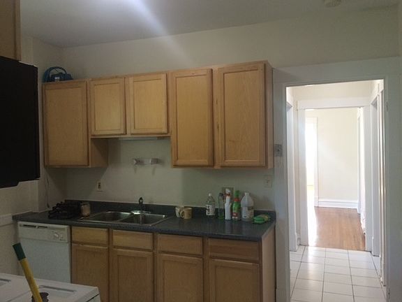 3rd image of 1029 Garnett Pl APT 2