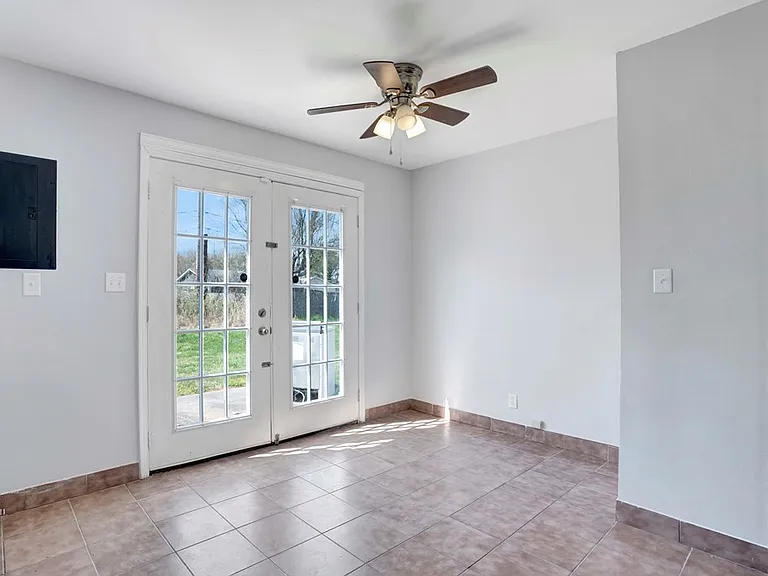 1108 Pembroke Oak Grove Rd — Photo 9