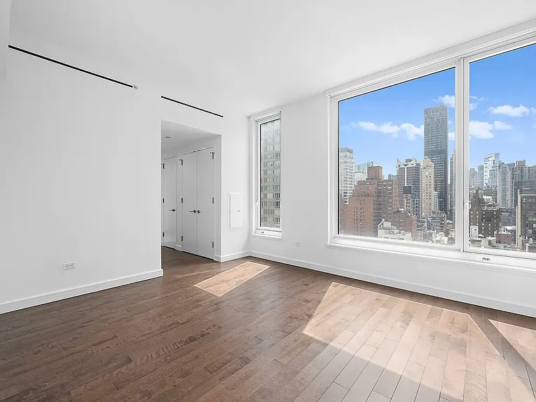 232 E 54th St #10B — Photo 2