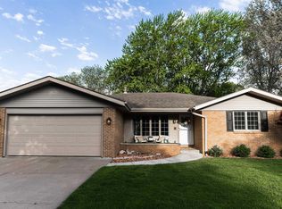 5809 Fieldcrest Way, Lincoln, NE 68512