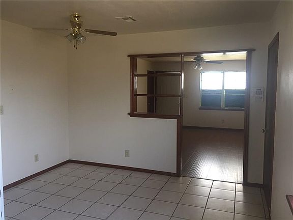 3rd image of 213 Dianna Dr