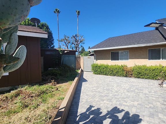 4th image of 9807 Peach Ave