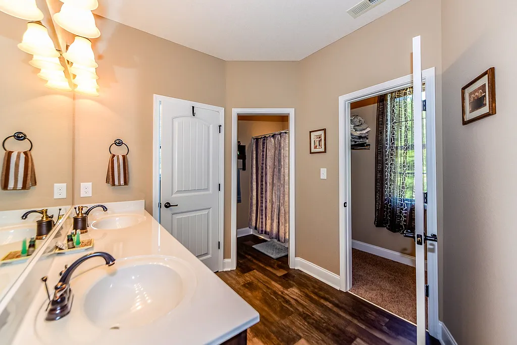 2 bed, 2100 sqft, $5,000 — Photo 2