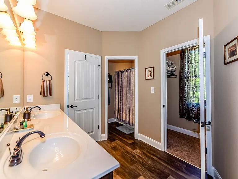 527 Hook Cir — Photo 2