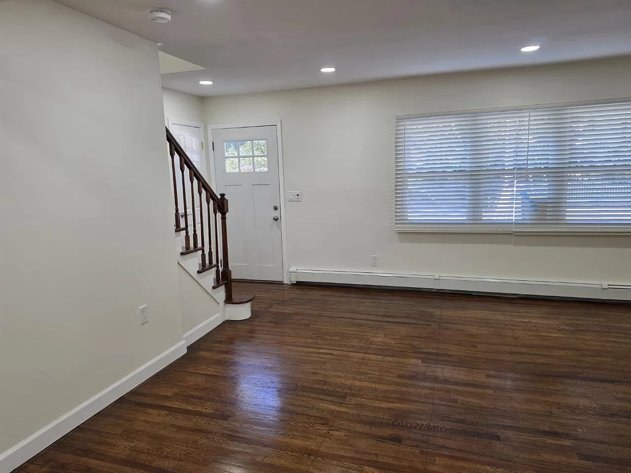 4 bed, 2000 sqft, $4,600 — Photo 1