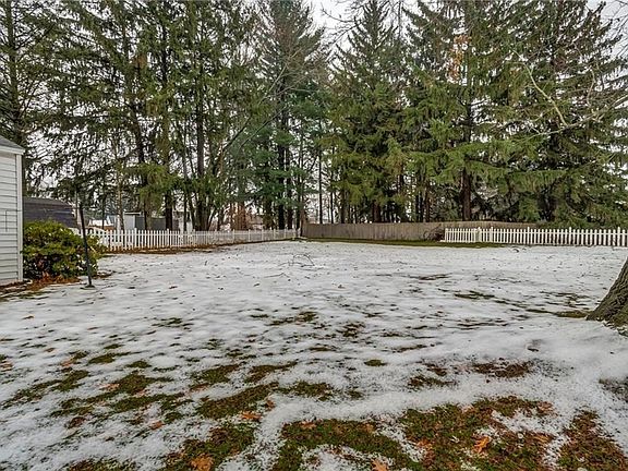 3rd image of 112 Waterbury Dr