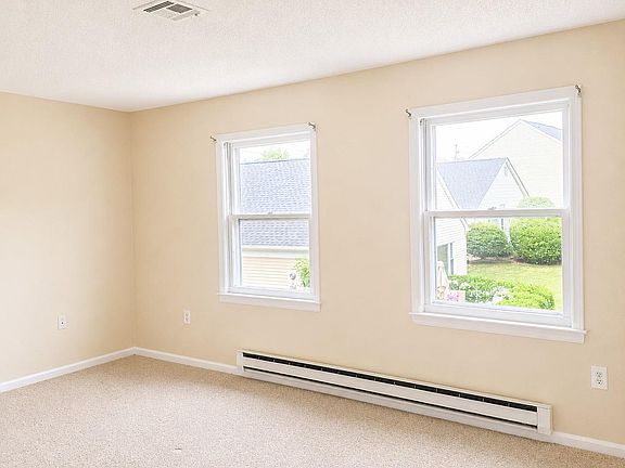 3rd image of 456 N Roxbury Ln