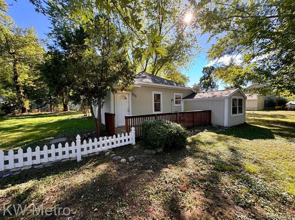 3235 Royal St, Commerce Township, MI 48382