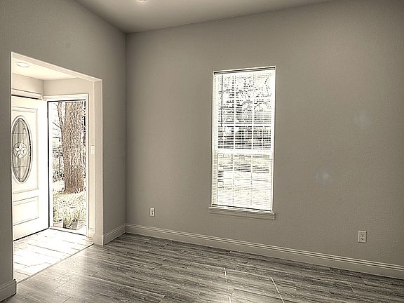 4th image of 605 Olive St