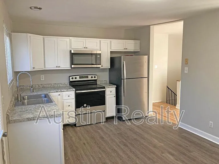1051 Woodland Trails Dr — Photo 3
