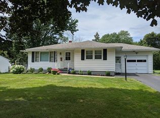 12 Standish Rd, Lockport, NY 14094