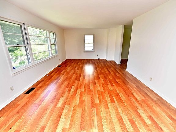 3rd image of 2717 W Castle Ct