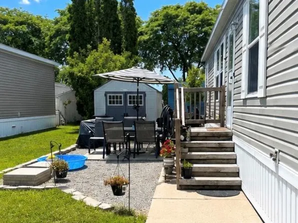 26263 Louisiana Ave, Novi, MI 48374