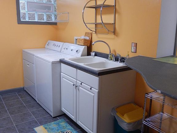 Kitchen/Laundry