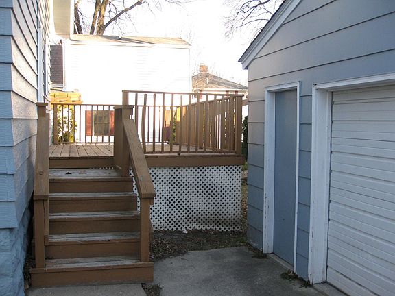 3rd image of 705 8th Ave N