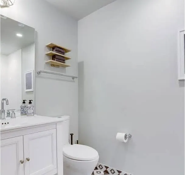 712 G St SE #103 — Photo 1